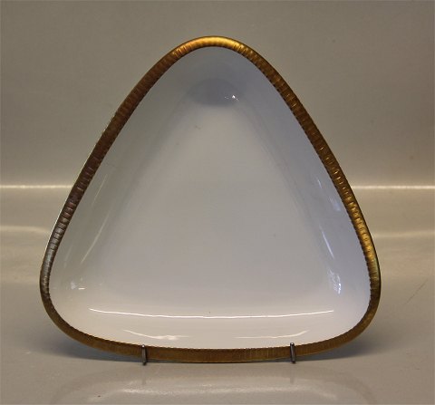 B&G Golden Sun Sigvard Bernadotte 040 Triangular dish 23 cm (354)
