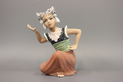 Oriental figurine Moulia dancing by Dahl Jensen no. 1323.
Great condition
