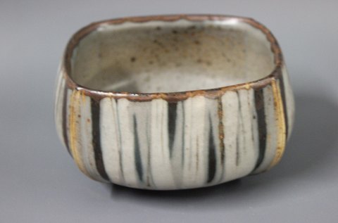 Royal. ceramic bowl No. 22561 made in the 1960s by Ivam Weiss. In perfect 
condition. 5000 m2 showroom.