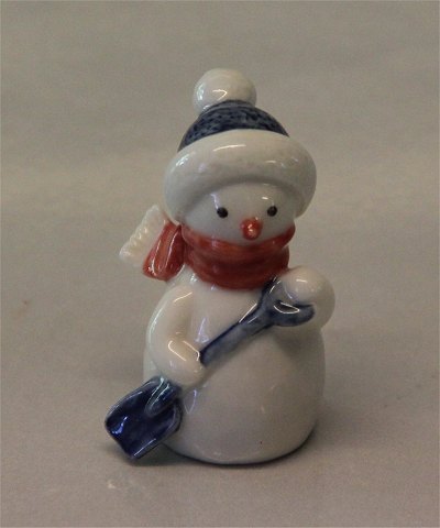 Royal Copenhagen figurine 0770 RC Snowman, Boy with shovel 5 cm Winther series 
figurine (1021770) Sven Vestergaard