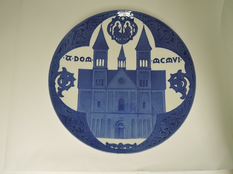 Royal Copenhagen
Kongelig porcelæn
Mindeplatte #67
Viborg Domkirke