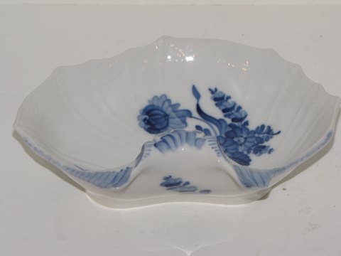 Blue Flower Curved
Clam shaped dish