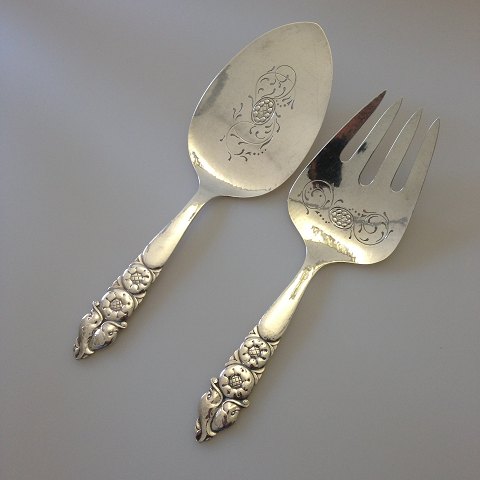 Georg Jensen Dahlia Sterling Silver Fish Serving Set. Designed by Siegfried 
Wagner