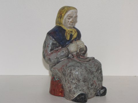 Michael Andersen art pottery
Woman figurine