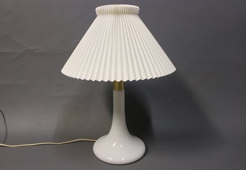 Poul Christiansen for Holmegaard/Le Klint. Tablelamp of White glass, model 363, 
large model.
5000m2 showroom.