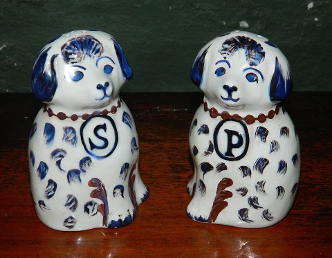 alt -and pepper set in faience from Royal Copenhagen by Doreen Middelboe