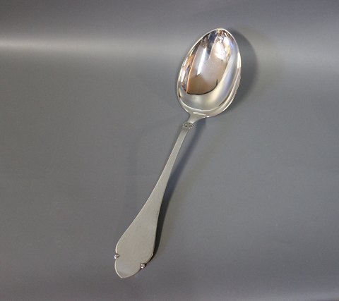 Soup ladle in Bernstorff, hallmarked silver.
5000m2 showroom.