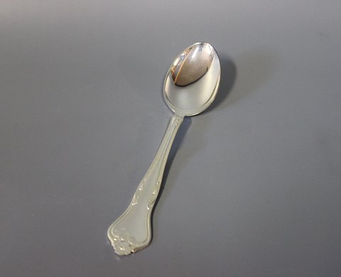 Dinner spoon in Riberhus, silver plate.
5000m2 showroom.