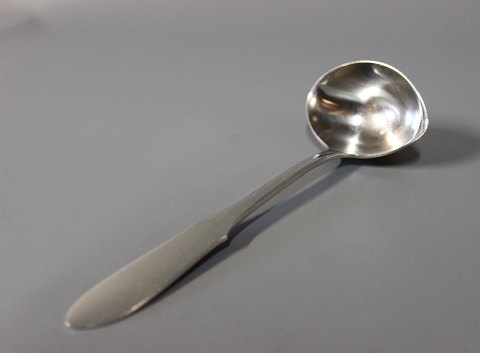 Gravy ladle, MITRA, by Georg Jensen, steel.
5000m2 showroom.