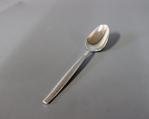 Dessert spoon in Capri, silver plate.
5000m2 showroom.