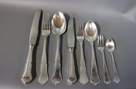 Dinner set in Rita, hallmarked silver.
5000m2 showroom.