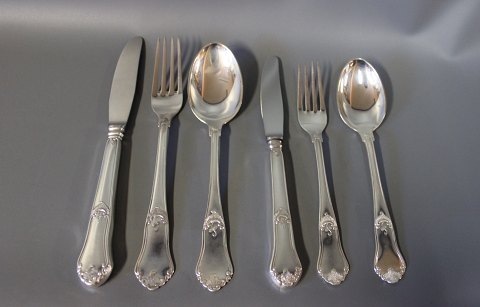 Dinner set in Rosenholm, hallmarked silver.
5000m2 showroom.