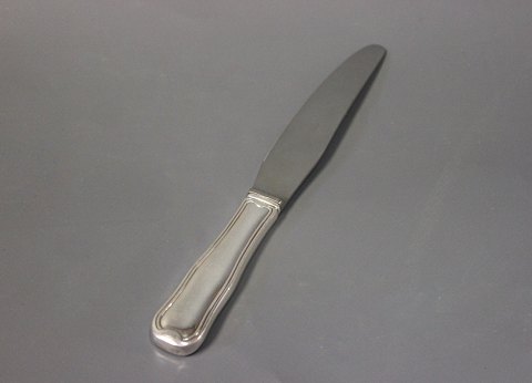 Georg Jensen Dinner knife in Dobbeltriflet.
5000m2 showroom.