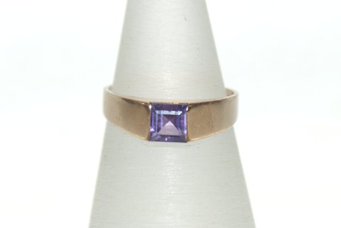 Gold ring with amethyst