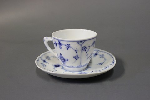 B&G blue fluted/-painted mocca-cup with saucer.
5000m2 showroom.