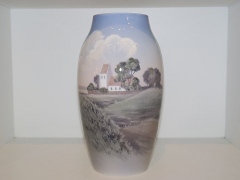 Bing & Grondahl
Vase with white church