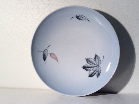 Bing & Grondahl
Falling Leaves
Cake plate
# 28A
* 15kr