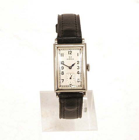 Omega T17, Stahl. Ca. Jahrgang 1940. Wird mit Box 
geliefert