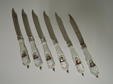 Aug. Thomsen
Silver (830)
6 fruit knives with the shafts of the porcelain
