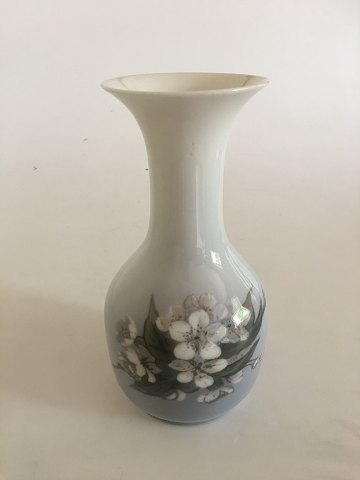 Royal Copenhagen Vase No 863/2745