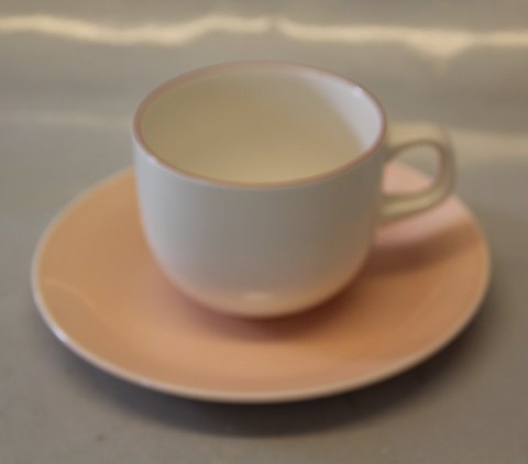 Rød kant 072 Kaffekop 6,5 x 7,5 cm med hel rød underkop 14.8 cm (073) Årstiderne 
  4 ALL Seasons Royal Copenhagen
