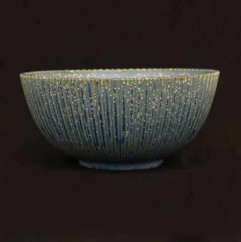 Arne Bang bowl, ceramic. #122. Signed. H: 8,6cm. 
D: 21,5cm