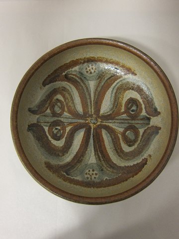 Dish/basin, Erika, Søholm, Bornholm Denmark
H: 9cm, D: 29cm 
We have a large choice of pottery from Søholm 
Please contact us for further information