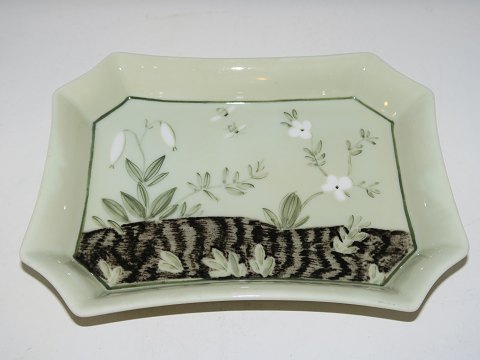 Royal Copenhagen art porcelain
Unique tray with snowdrop and bees from 1936 by Thorkild Olsen