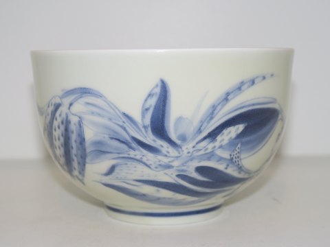 Royal Copenhagen porcelain
Unique blue and white bowl