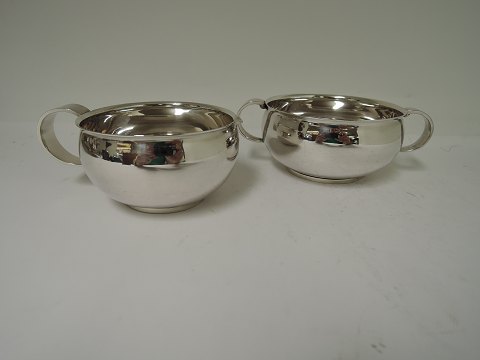 Evald Nielsen
Silver (830)
Sugar Bowl & Creamer