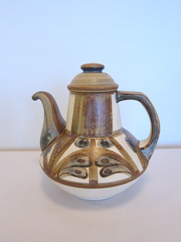 Teapot, Søholm, Bornholm, Denmark
Design: Noomi Backhausen
H: 20cm
We have a large choice of pottery from Søholm 
Please contact us for further information