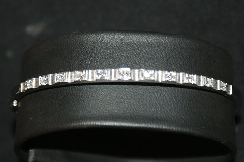 White gold bangle with 11 diamonds, 14 carat gold