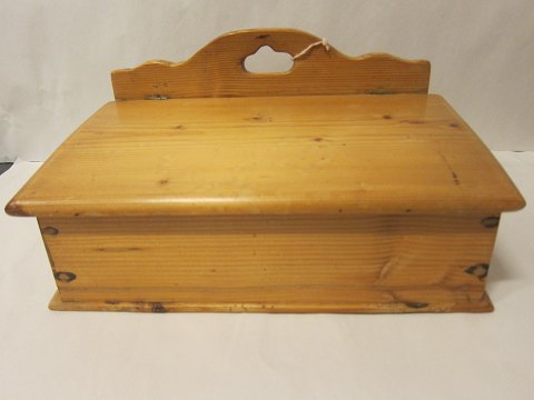 Box made of pine
The box is with a lid and a rear edge
Originally made for the purpose of storing the polishing clothes or some of the 
tools for the shoemaker
About 1900
In a good condition