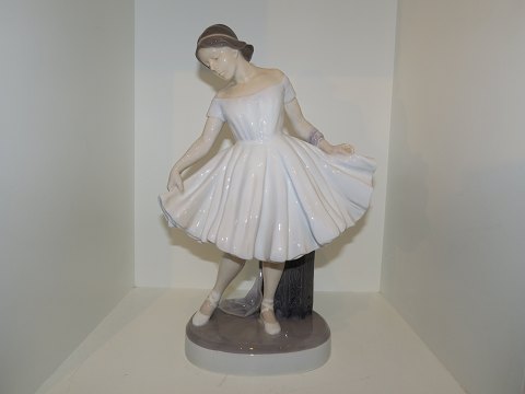 Royal Copenhagen
Large Art Nouveau figurine - Ballet Dancer from 1898-1923
