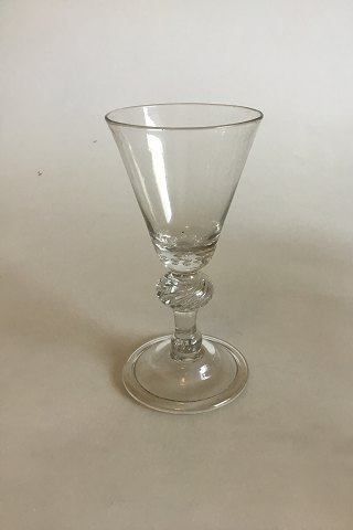 Gammelt glas af Hessisk type med klokkeformet fod. Fra 1700-tallet