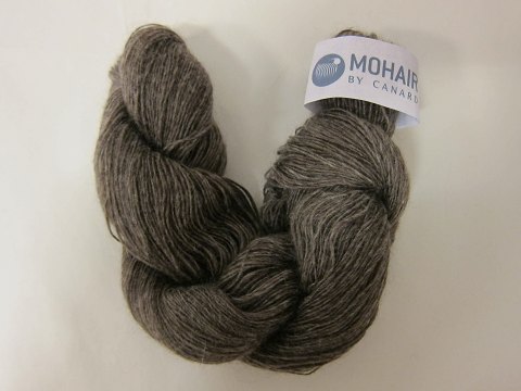 Kidmohair - 1-Trådet
Kidmohair er et naturprodukt af højeste kvalitet fra  sydafrikanske 
angorageder.
Den viste farve er: Mørk Brunmeleret, Farvenr. 1329
Prisen er pr. nøgle med 50 gram Kidmohair