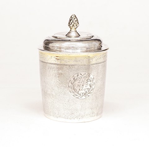 Deckelbecher mit Schlangenhaut, Silber. Meister: 
Mouritz Arnholtz/Arenholdt, Larvik, Norwegen, 
Bevor 1688-Bevor 1715. H: 11,1cm. G: 184gr