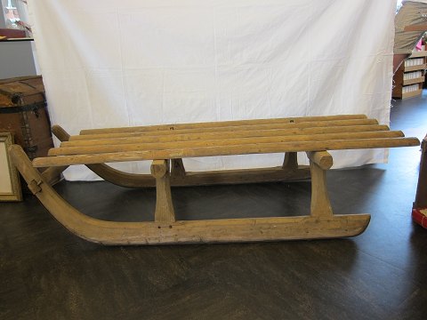 Sledge - very big
An old and very big sledge made of wood and very fine (please see the photos) 
and with iron under the runners
Take it with you for the whole family in the snow in the winter or it could be 
decorative outdoor with flowers/plants on it