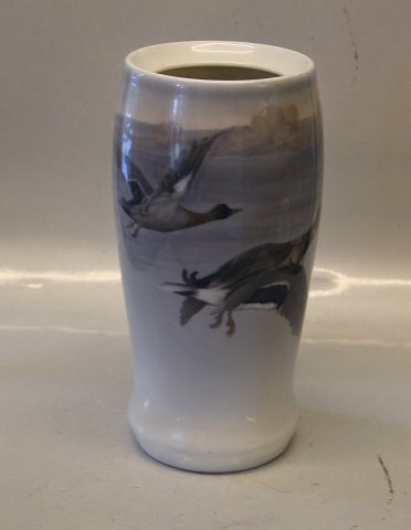 Bing & Grøndahl B&G 4758-95 Vase 27 cm Andefugle i flugt Signeret AS?