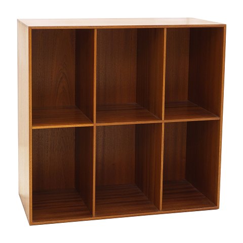 Mogens Koch, Denmark: A mahogany bookcase produced 
by Rud. Rasmussen, Denmark. H: 76,5cm. W: 76cm. D: 
36cm