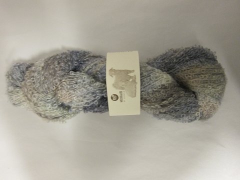 Mohair Bouclé Mix
Mohair Bouclé Mix ist ein Naturprodukt von der höchsten Qualität von den 
Angoraziegen aus Süd Afrika.
Diese Farbe ist: Grau Lila mix, Farbenr. 1070
Knäuel mit 100 Gramm