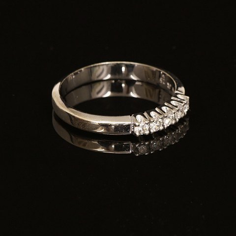 Jørgen Rasmussen, Kopenhagen: Ring mit fünf 
Diamanten. 14ct Weissgold. Ringgr. 56-57