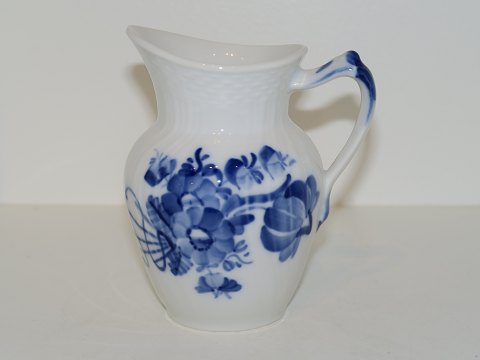 Blue Flower Curved
Creamer