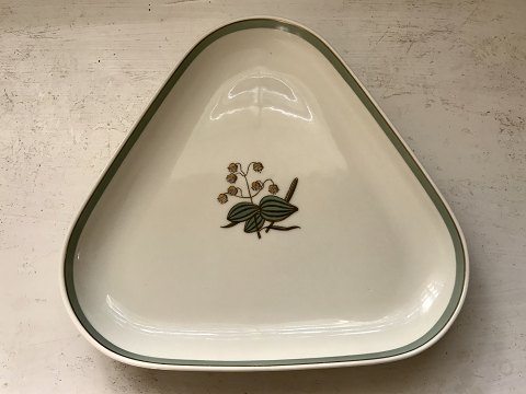 Royal Copenhagen
Hjertegræs
Quaking Grass
Triangular dish
# 884/9721
* 100DKK