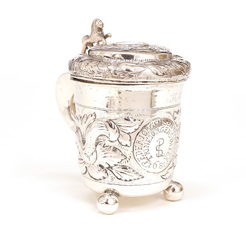 Jens Nielsen Bach, Copenhagen, 1673-92: A small 
Danish Baroque tankard, silver. Dated 1681. H: 
10,5cm. W: 161gr