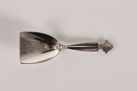 Georg Jensen
Dronning bestik
Sukkerske
L 10,5 cm