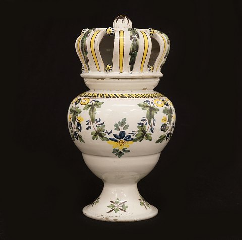 Potpourrivase aus Fayence. Kellinghusen um 1790. 
H: 27cm