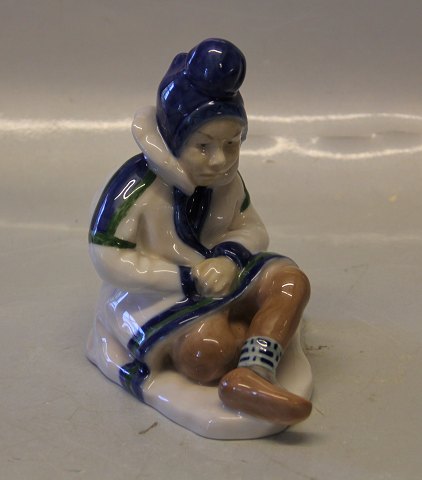 Royal Copenhagen 1398 RC Sami girl 15 x 14 cm Lotte Benter 1912
