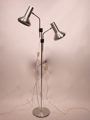 Floor lamp of steel and danish design from the 1960s.
5000m2 showroom.