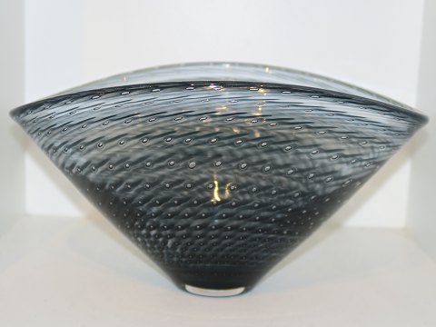 Kosta Boda Art glass
Large bowl by  Göran Wärff